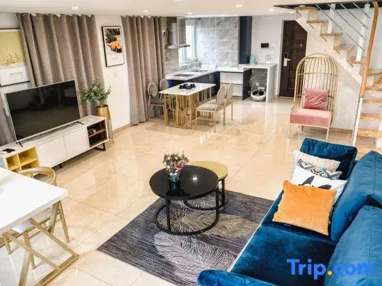 Mu'en Loft Light Luxury Apartment (Qingdao North Railway Station)