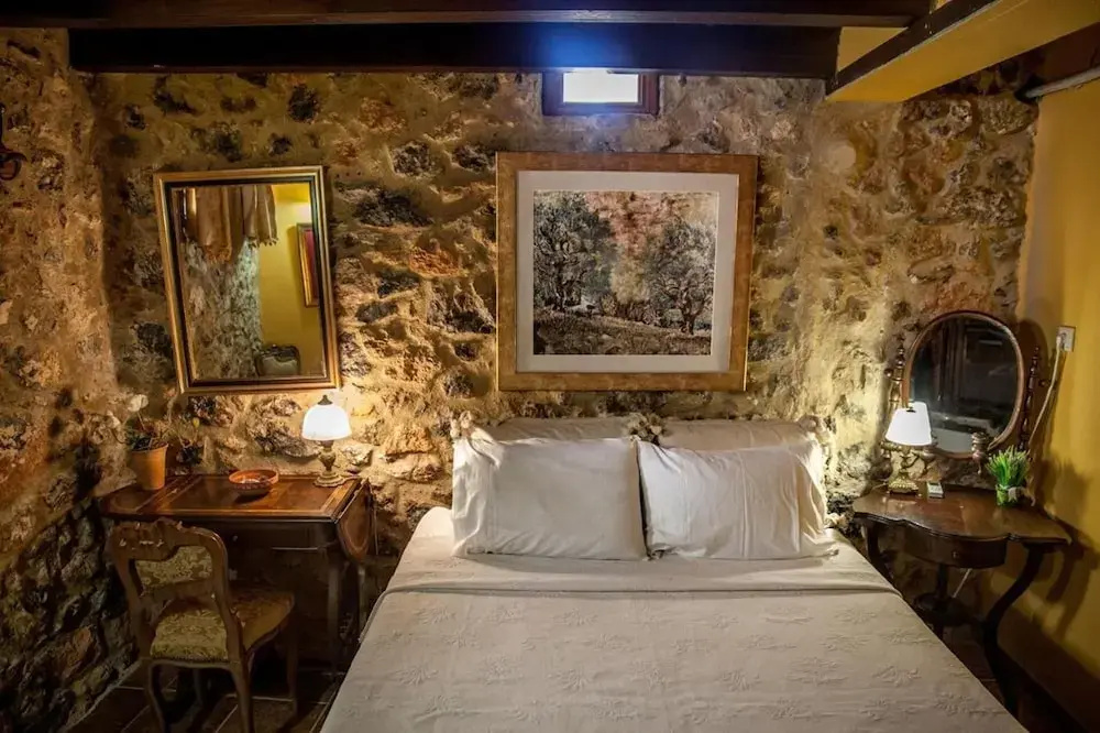 Smaragda Art Country House
