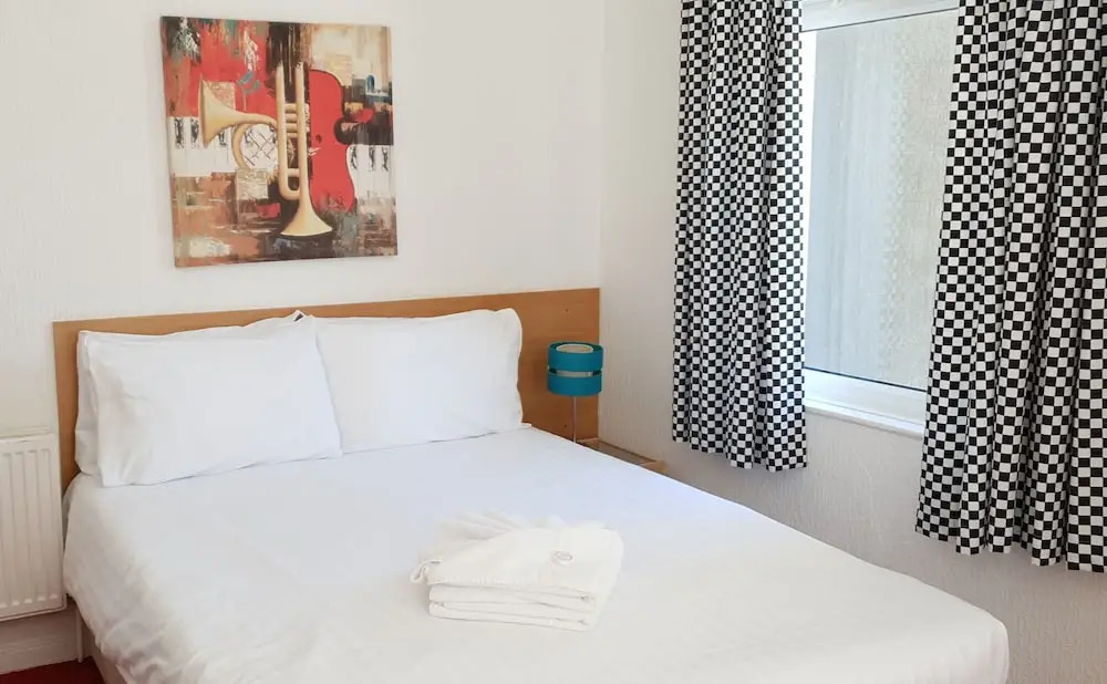 The Charlton - Sea Front Apartments & Studio Rooms