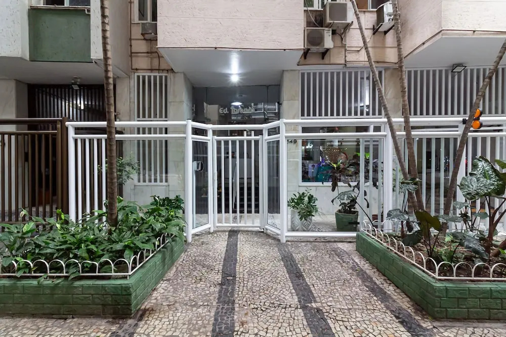 Comfort in Copacabana 9 Minutes From the Beach Cj202