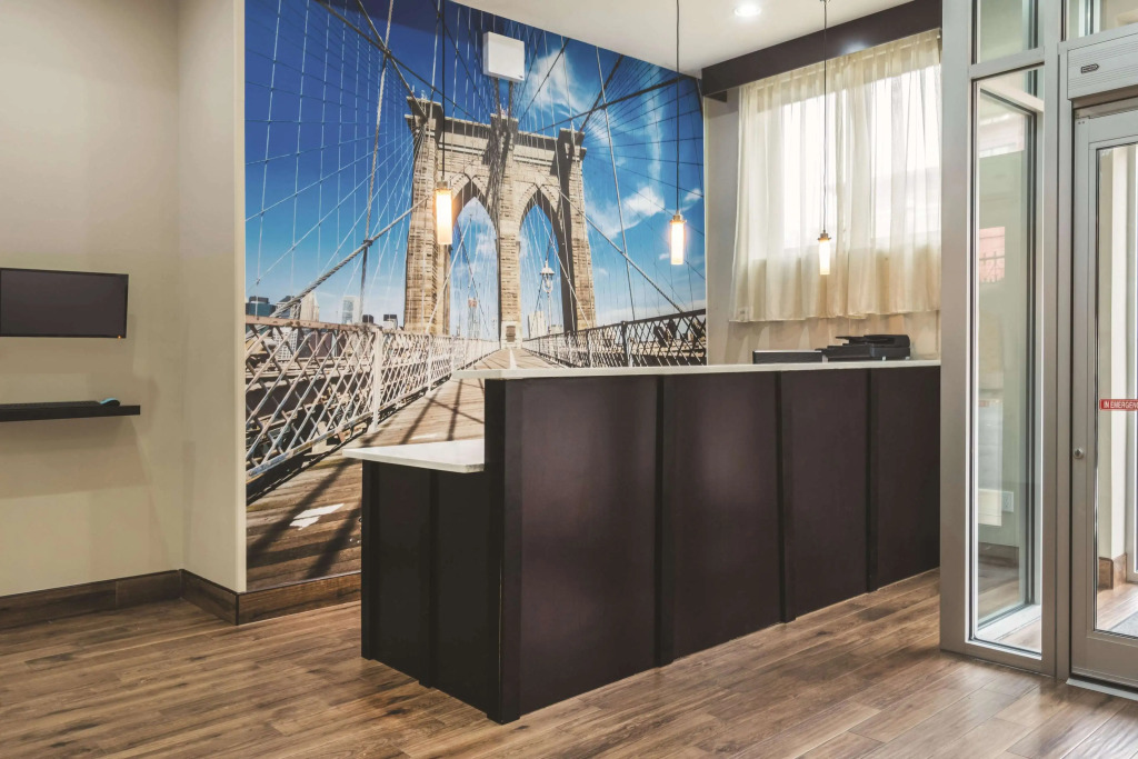 La Quinta Inn & Suites by Wyndham Brooklyn Central