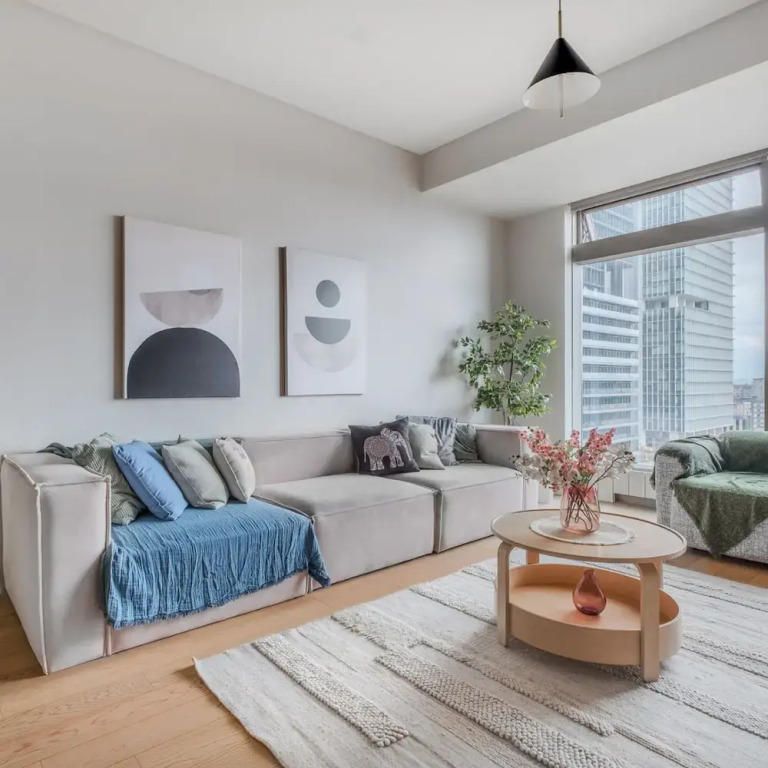 Studio at Torun Center 5 min to Metro and Astoria