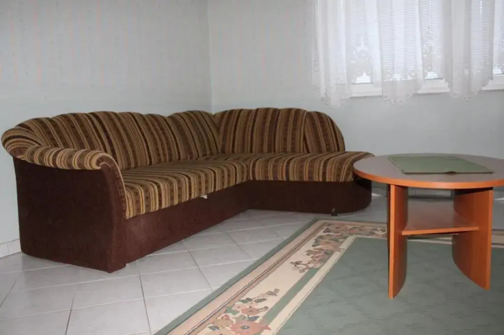 Pine Wood Apartment 5
