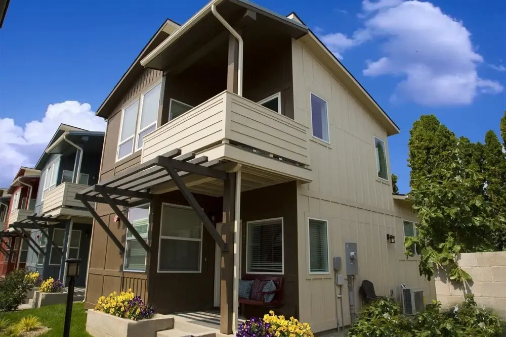 Smart-designed 2 Bed/2 Bath Home