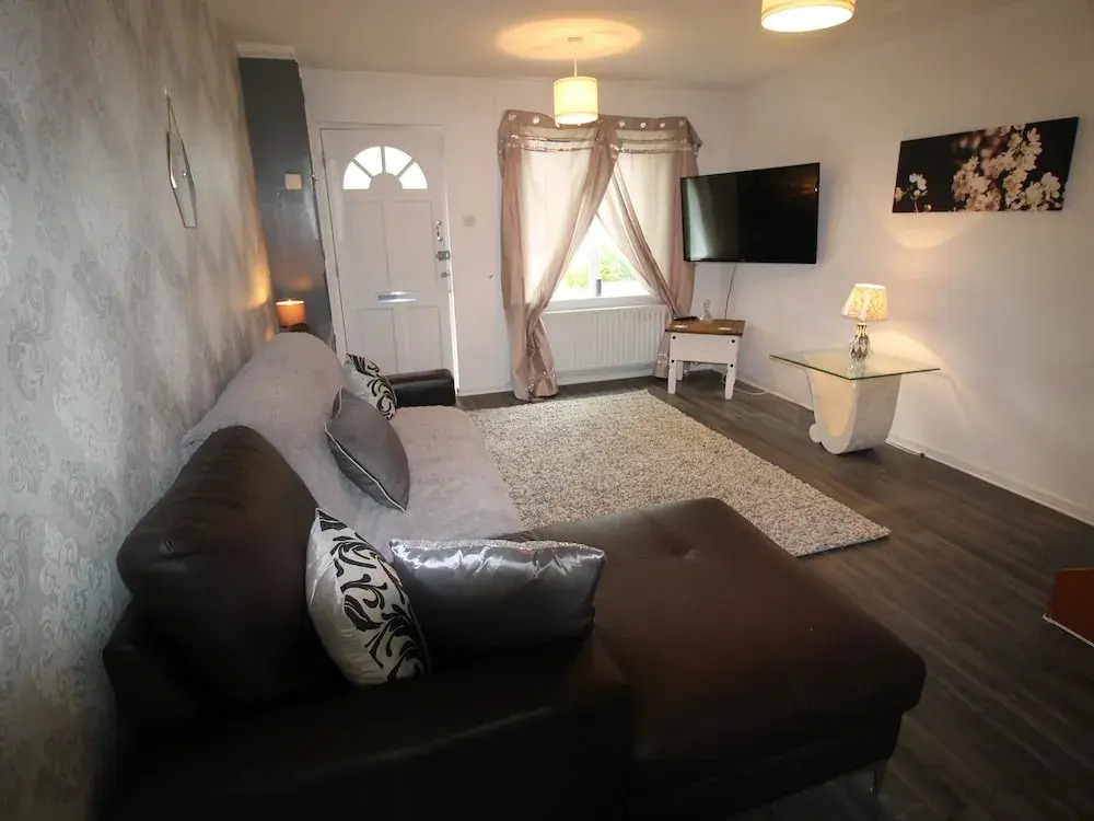 Holgate Close 3 Bedroom House by Cardiff Holiday Homes