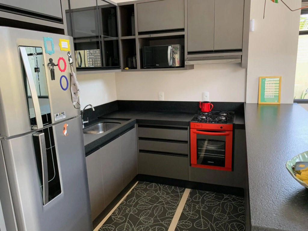 Lindo Apartamento no Mariscal, Bombinhas, com estacionamento e quintal, a 290 metros da praia do Canto Grande!!!