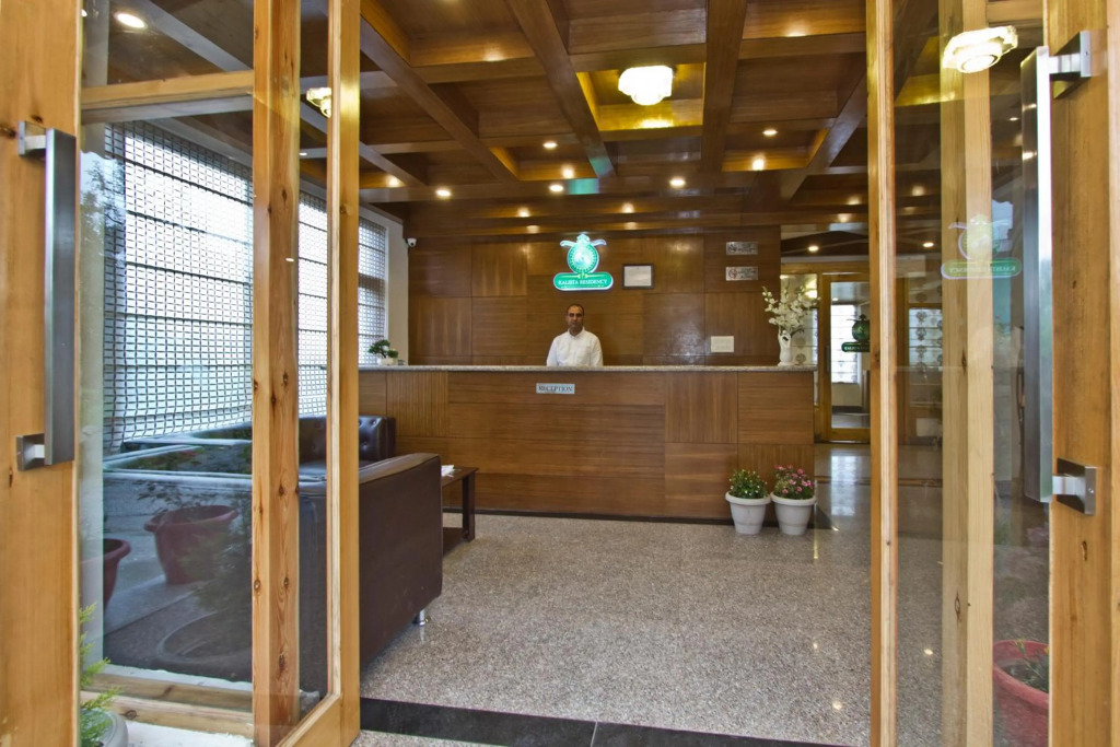 HOTEL YATRI mONARCH rESIDENCY MANALI