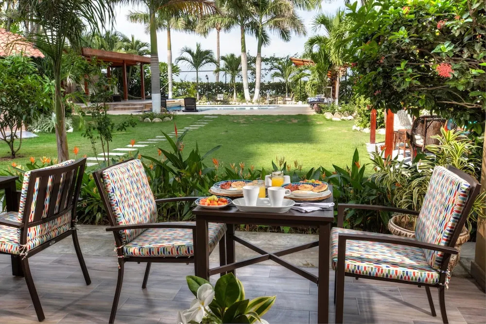 Casa Verano Beach Hotel