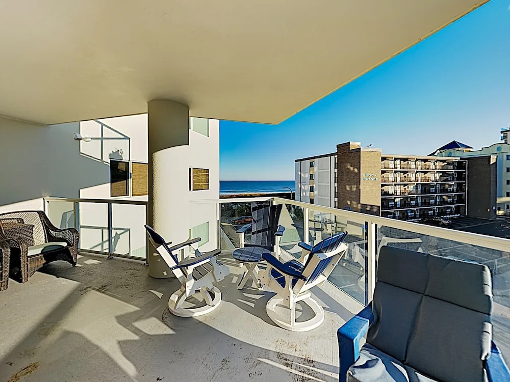 Steps To Beach! W/ Pool & Ocean Views 4 Bedroom Condo