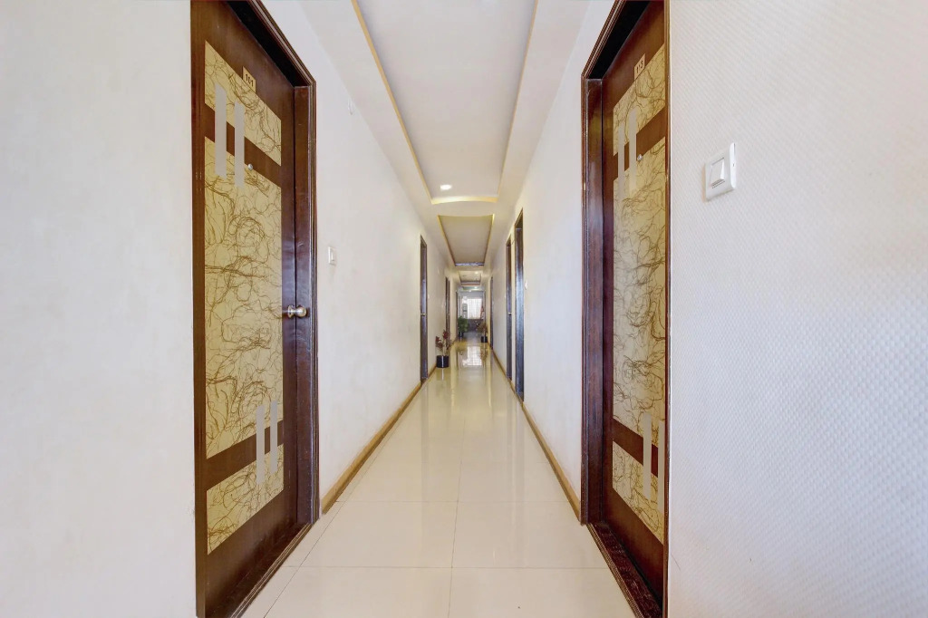 OYO Flagship 8002 I Cloud Sri Sai Inn