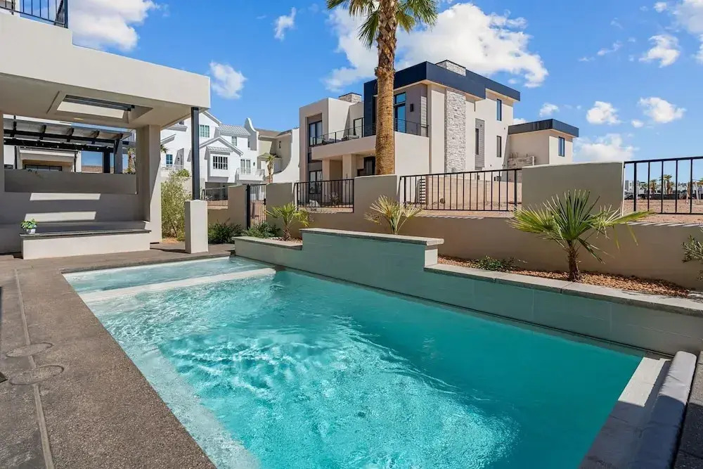 Lula Bay Lagoon House 8 Bedroom Home