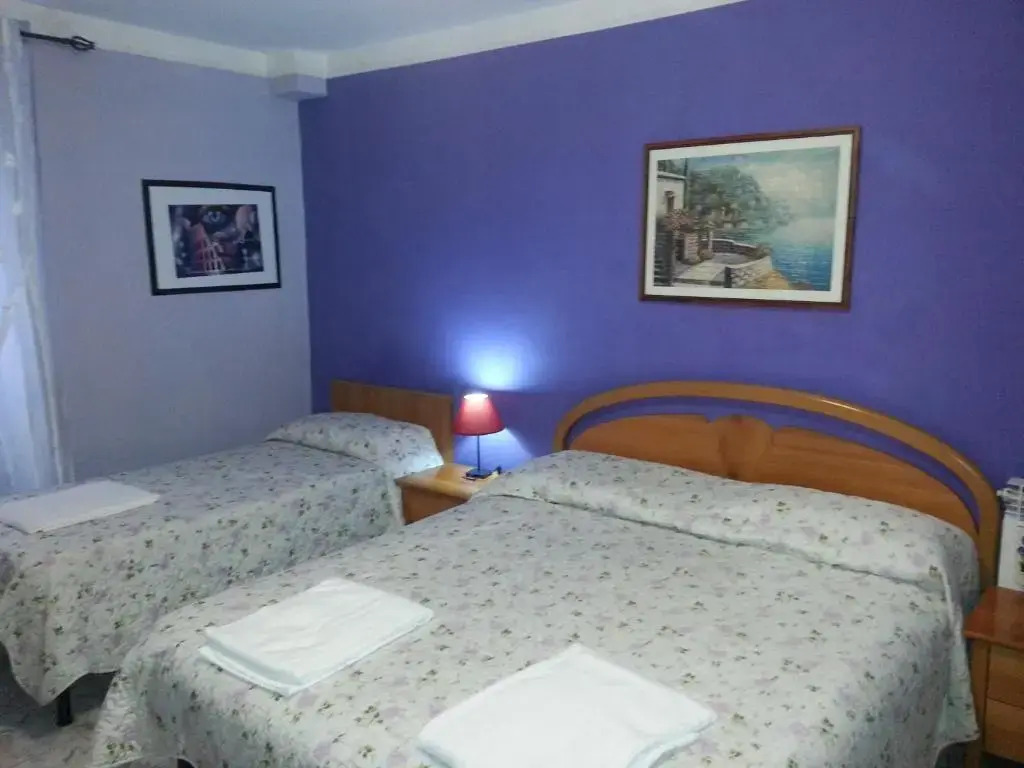 Roxena house