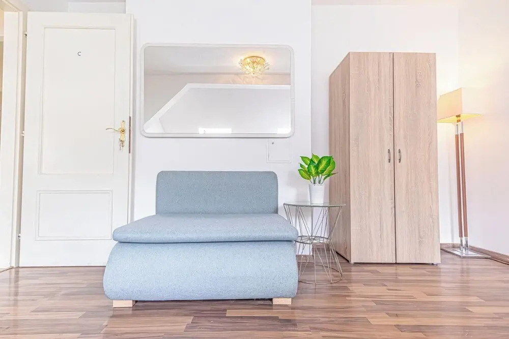 Stylish Private Rooms in 3BR Apartment with Balcony, City Center