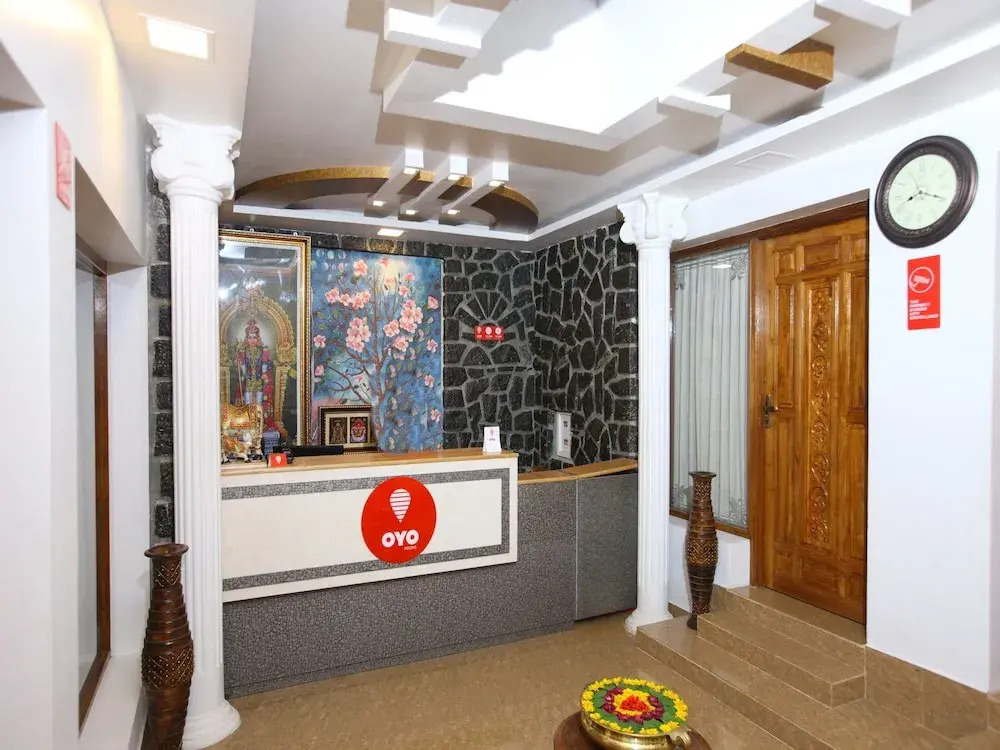 OYO 13607 Sri Akilambiga Residency