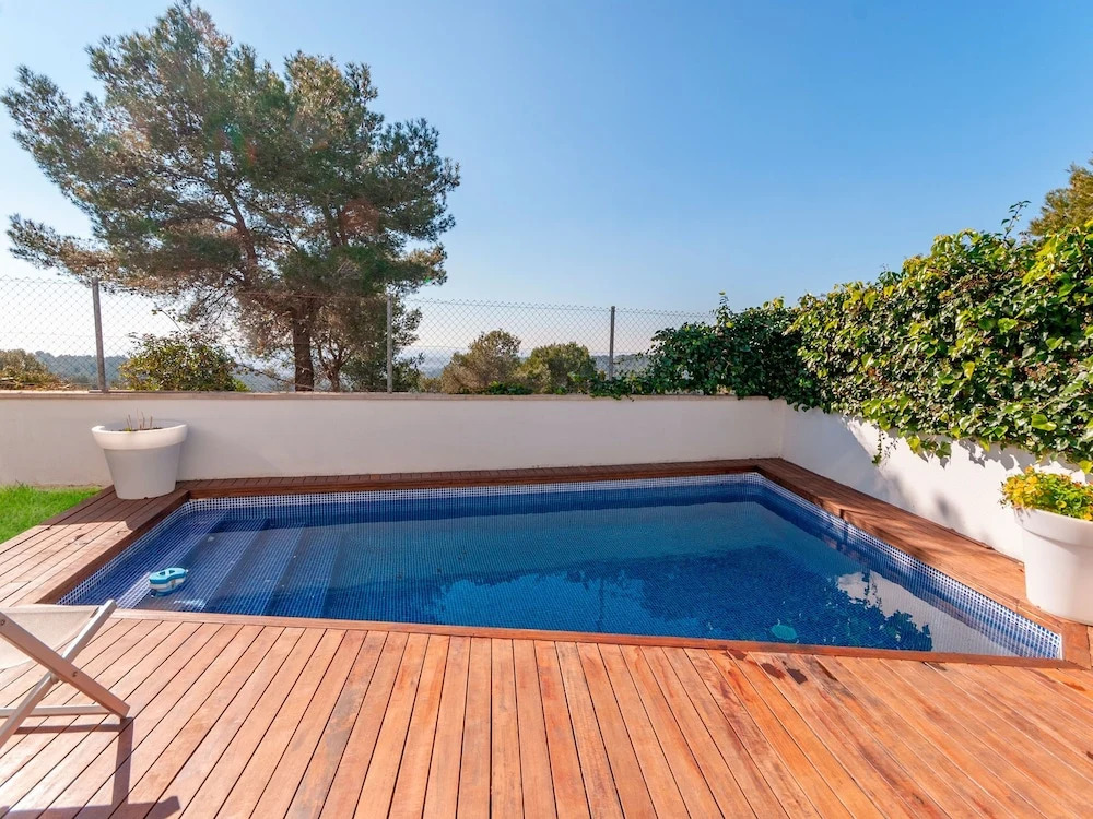 Delightful Villa in Canyelles wth Swimming Pool