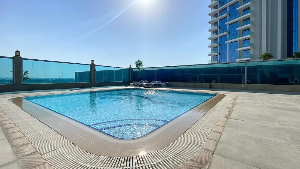 Luxury StayCation - Vibrant 1BR Apartment With Pool and Huge Balcony