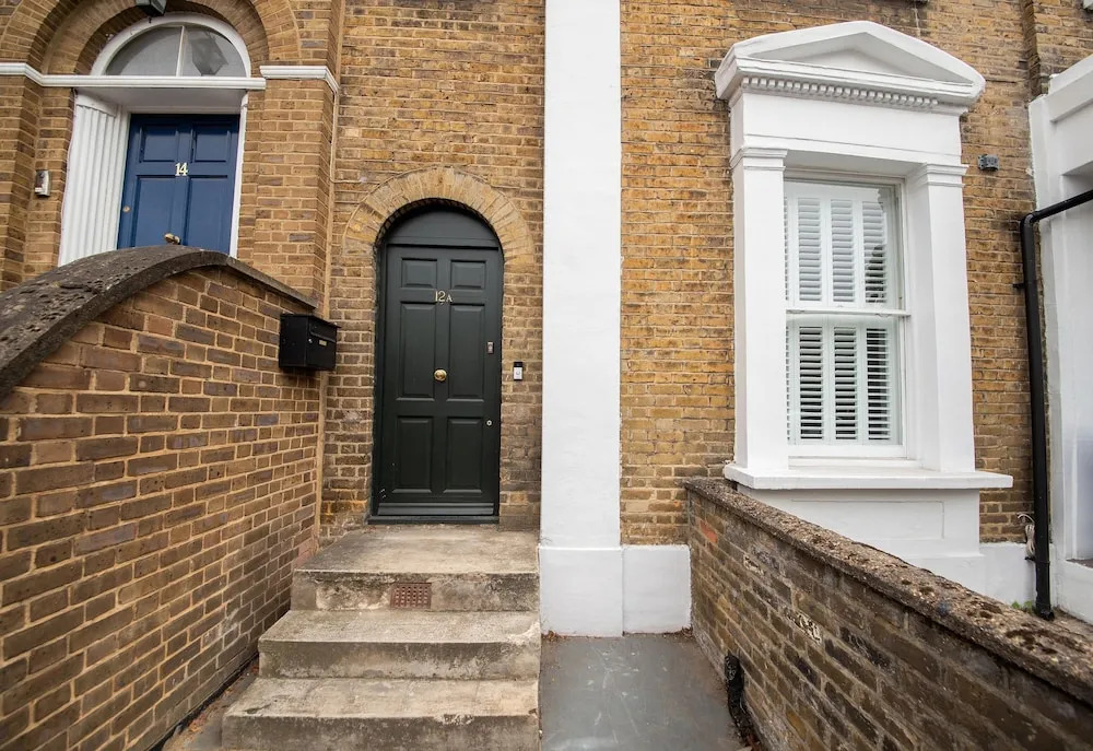 2 Bedroom Home Near Peckham High Street