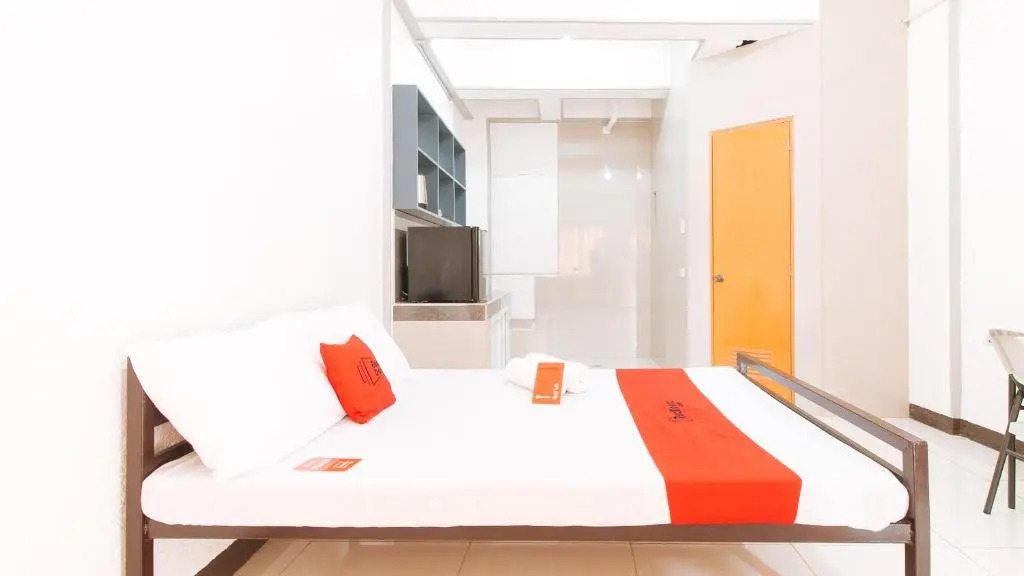 RedDoorz Plus near Tambo Paranaque