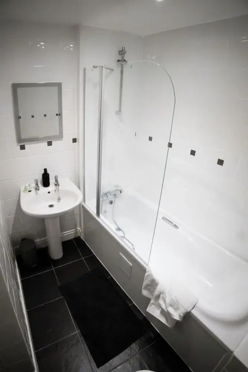 Boughton House Apartments by Guestz