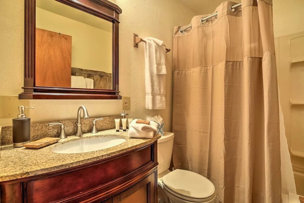 1 Mi to Peak 7: Home w/ Hot Tub in Breckenridge!