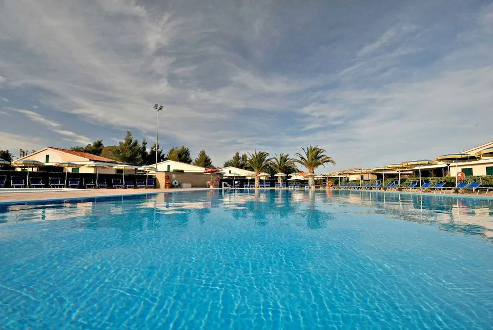 Villaggio Turistico La Cecinella