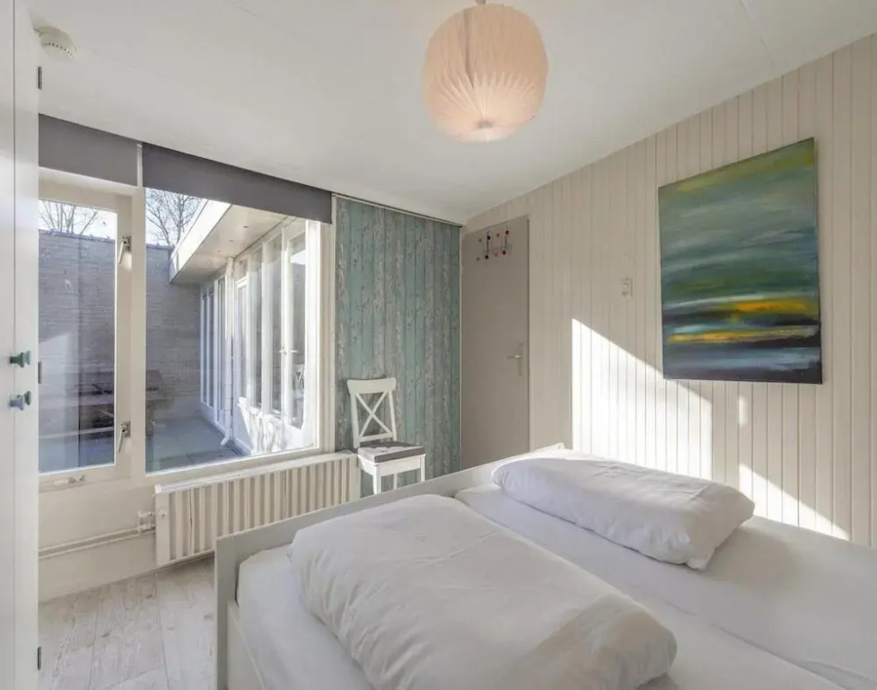 Beautiful, Modernly Furnished Bungalow at Walking Distance From the Beach