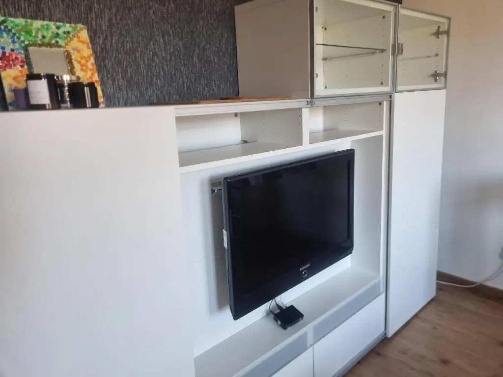 Lovely 2 Bedroom Apartment With Private Parking
