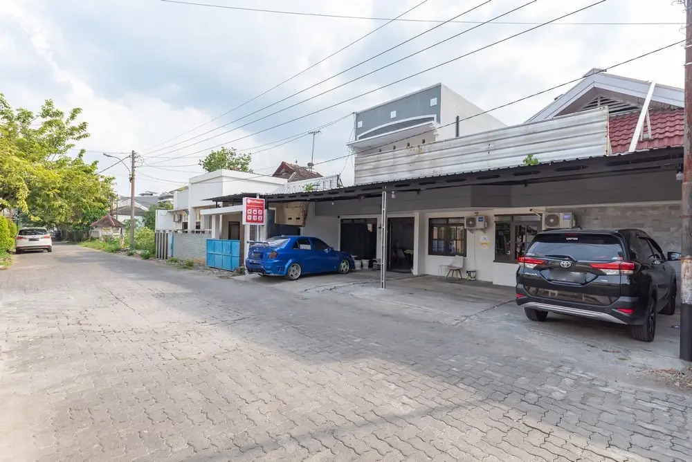 RedDoorz at Anjasmoro Guest House near Bandara Ahmad Yani Semarang