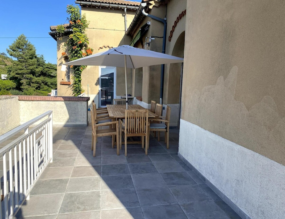 Magnificent Family Villa Near the Ceze River