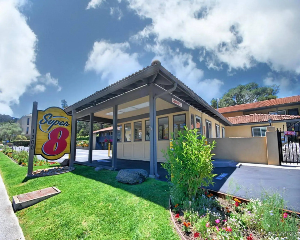 Aura Inn Monterey