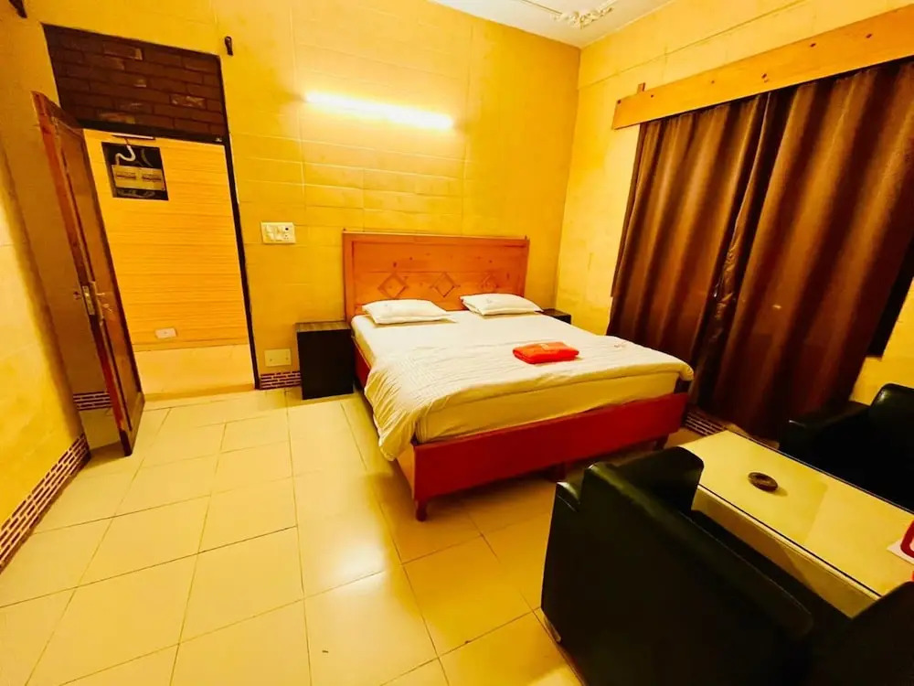 Hotel Raj Golden & Restaurant