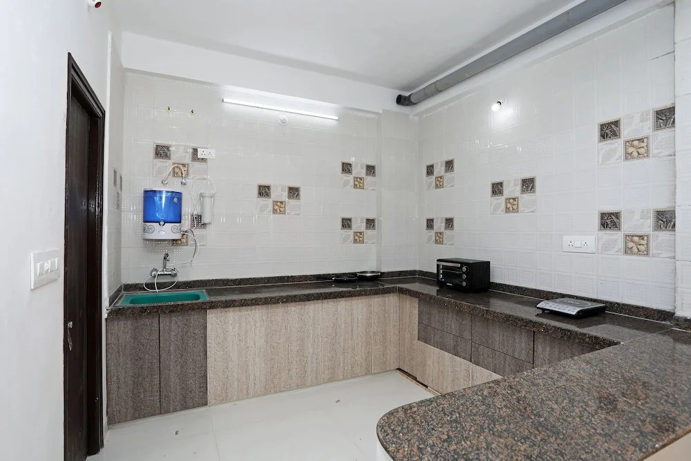 OYO 11078 Home 2BHK Cozy stay near Gulab Bagh