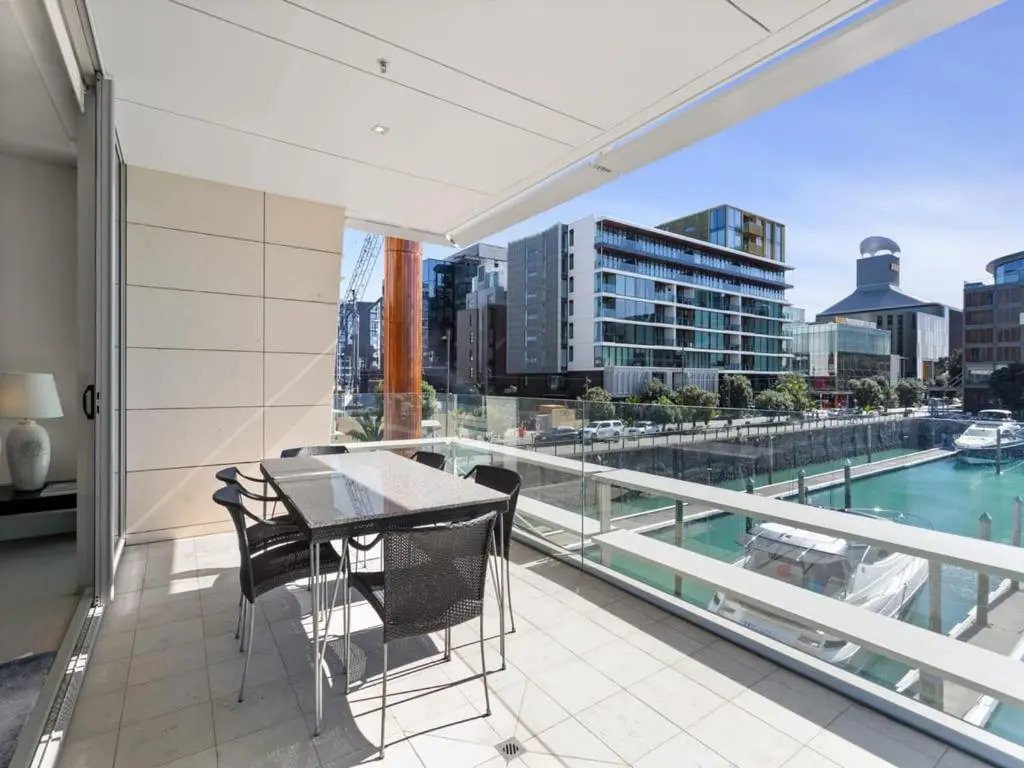 Gorgeous 2BR in Wynyard Quarter by Zodiak Stays