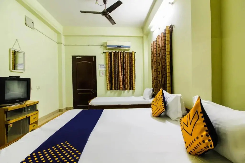 9 Star Guest House by OYO Rooms