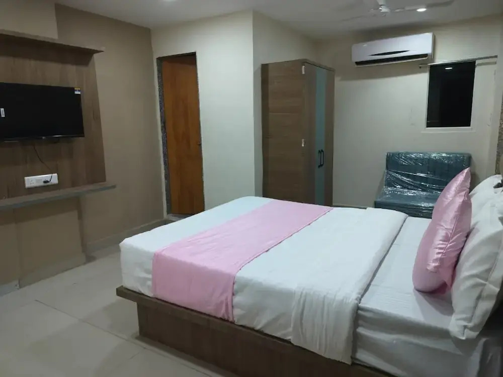 Goroomgo NR Nayan Residency Ahmedabad