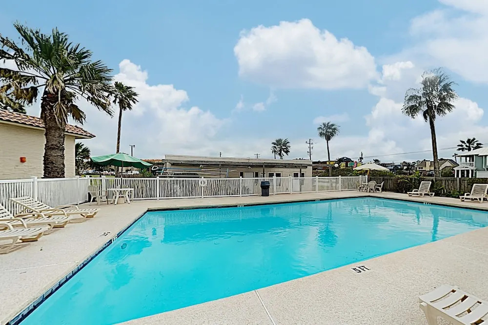 New Listing! Coastal-chic - Pool & Balconies 3 Bedroom Condo