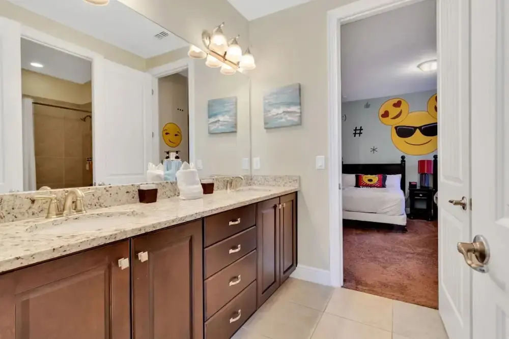 491-8-ld-private Pool With Game and Movie