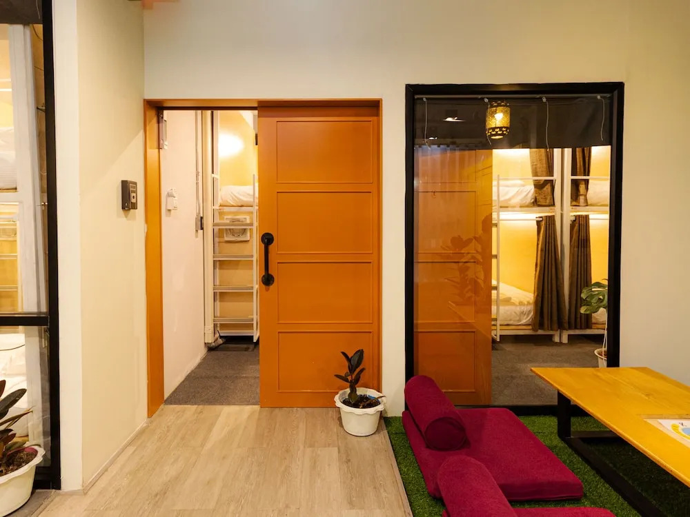 Khao San Social Capsule Hostel
