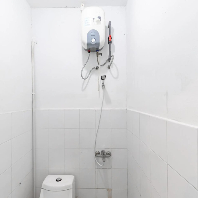RedDoorz Plus near Kepri Mall