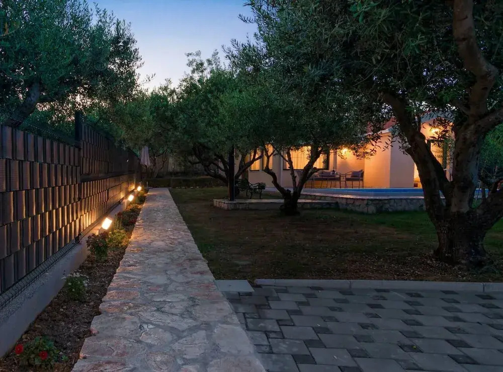 Hidden Gem Holiday Home With Pool in Kastel Stafilic