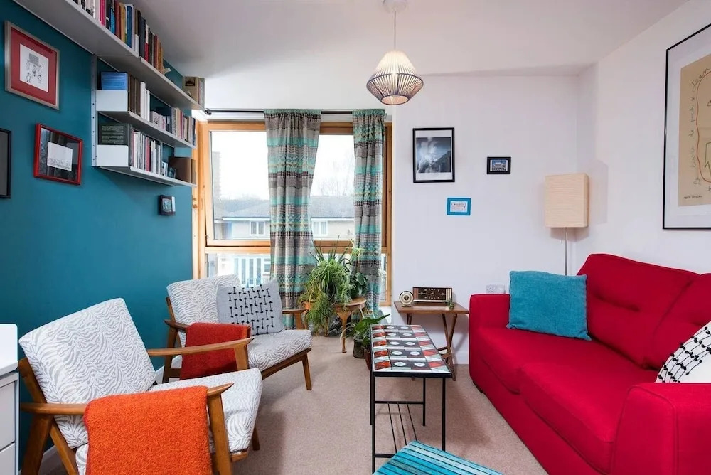 Homely 1 Bedroom Canal Side Flat with Balcony