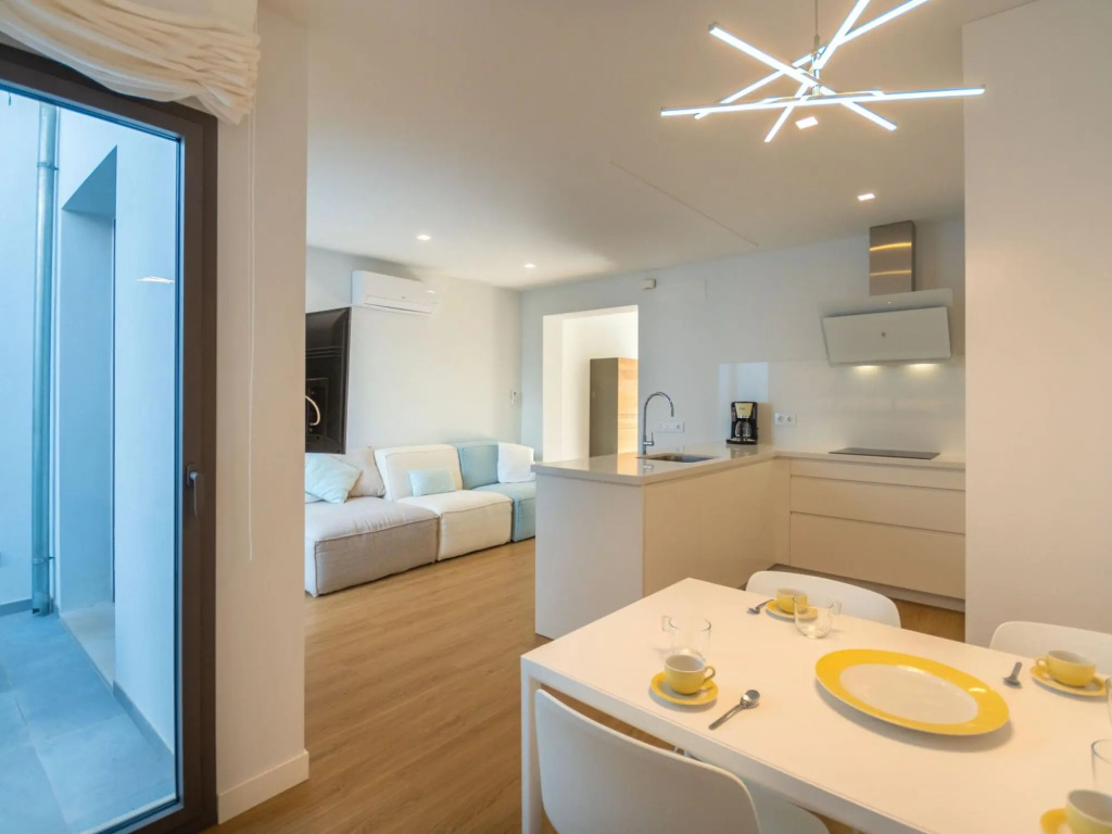 Mediterranean style townhouse 200 meters from the sea