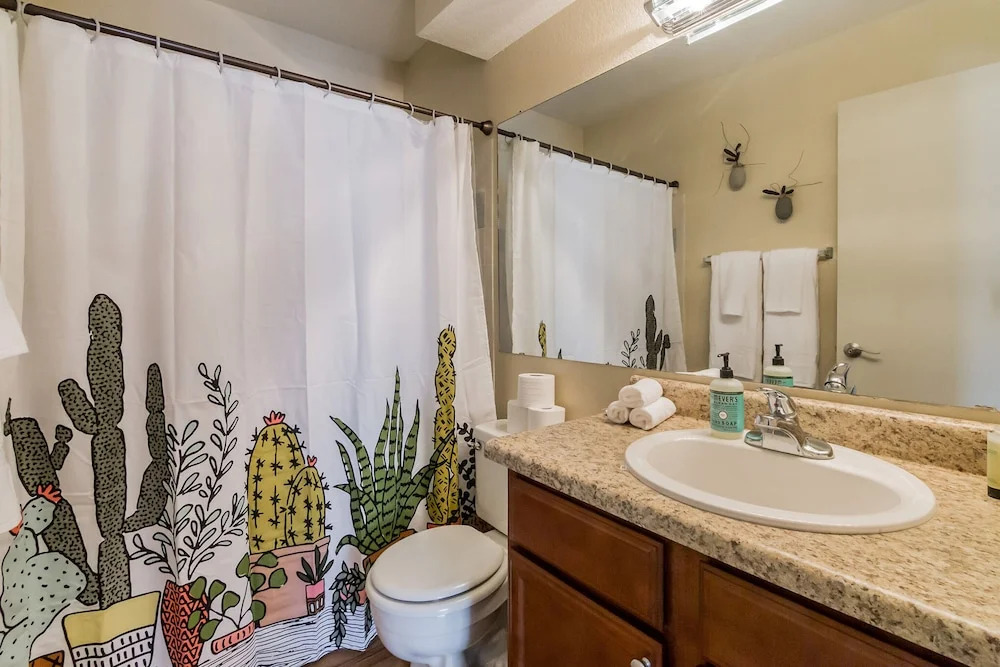 The Luxe Suites of Tempe - Pool - Fitness Center