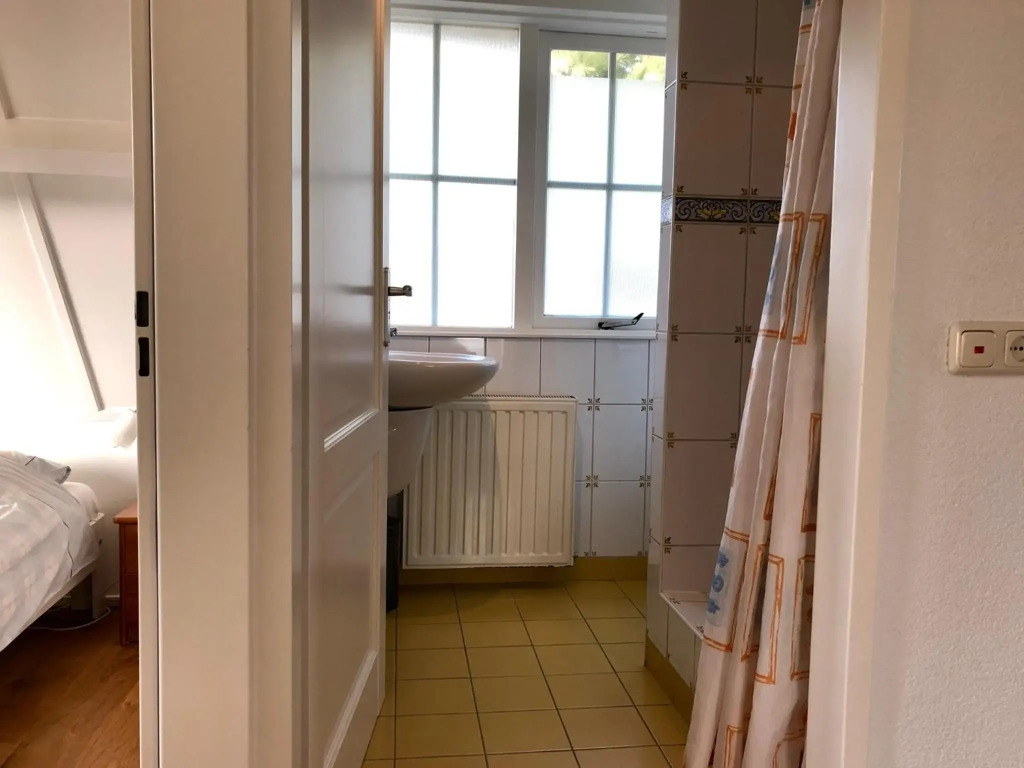 Uniek huis onderaan de duinen -veel privacy- eigen parkeerplaats