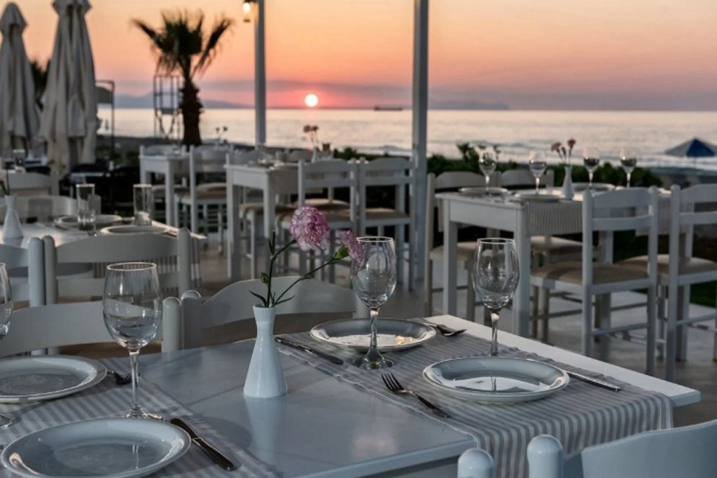 Iperion Beach Hotel