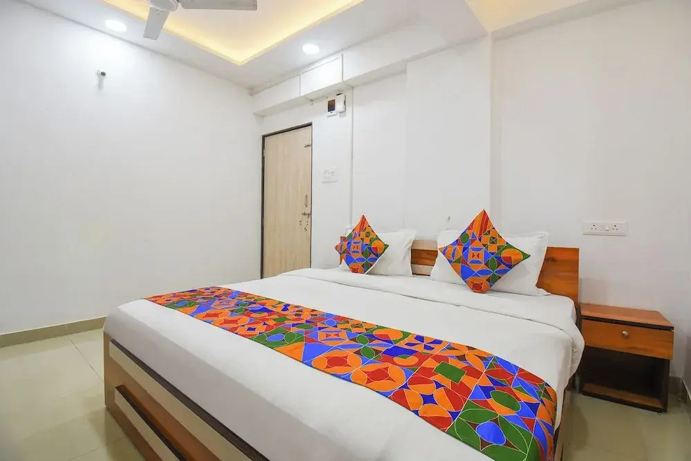 FabHotel Keshava Executive - Nr Mahadji Shinde Chhatri