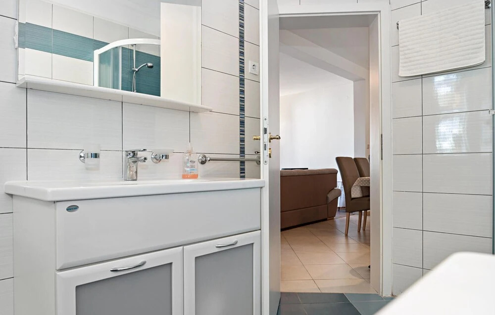 Beautiful Home In Tisno
