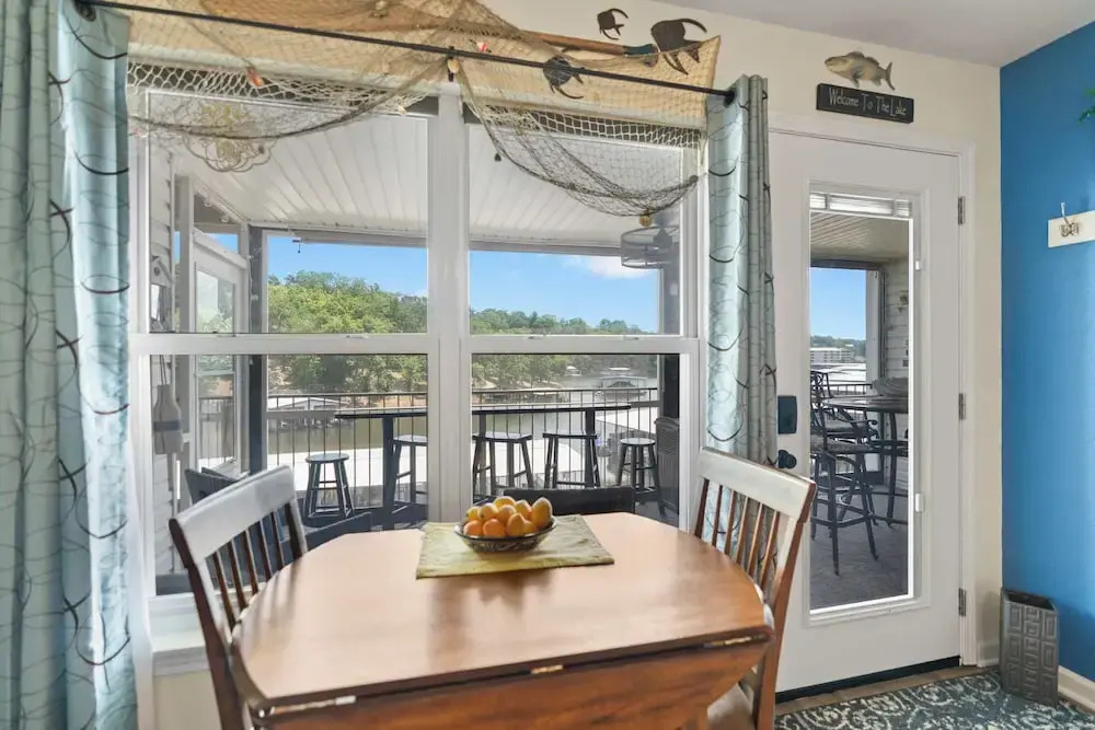 Latibe Retreat Lakefront Condo for 4 w/ Balcony & Pool Access