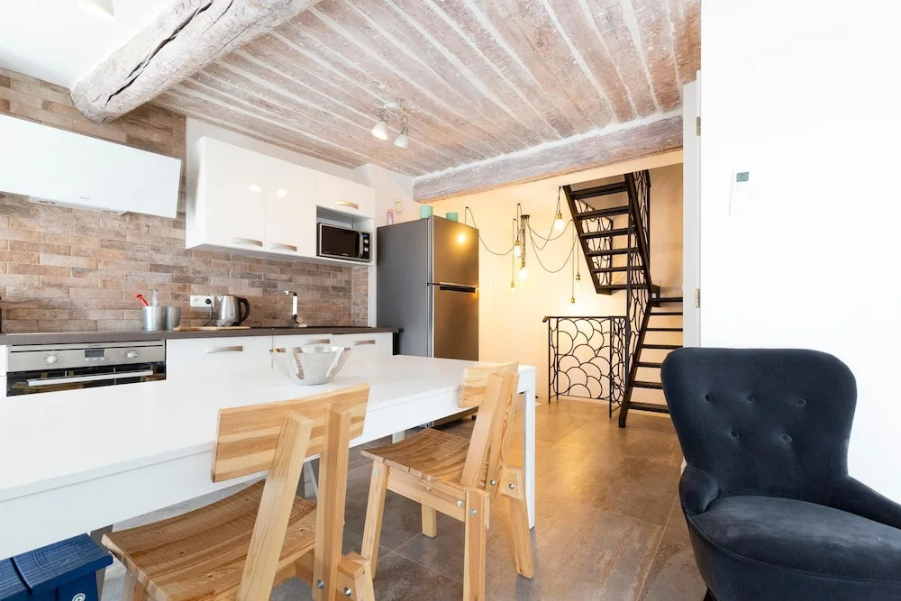 Charming 2 bedroom apartment in the best location, old town of Antibes 301