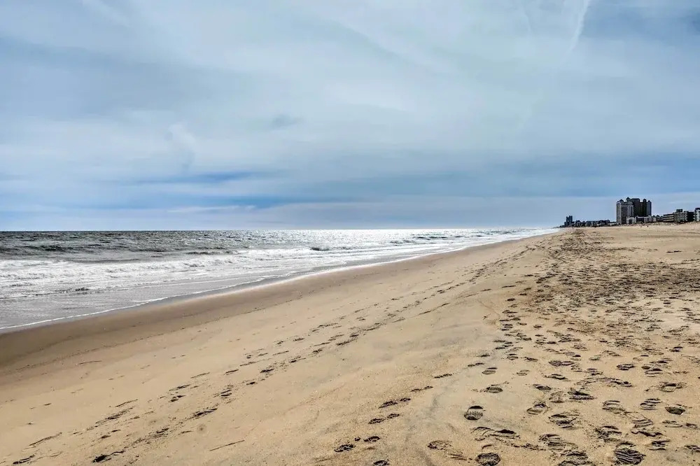 Steps to Sand! Family-friendly Ocean City Getaway